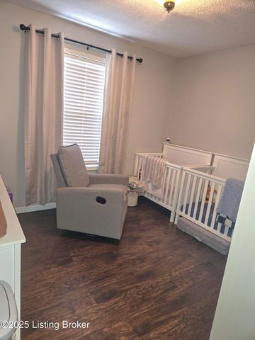 220 Tara Cir, Shepherdsville, KY 40165