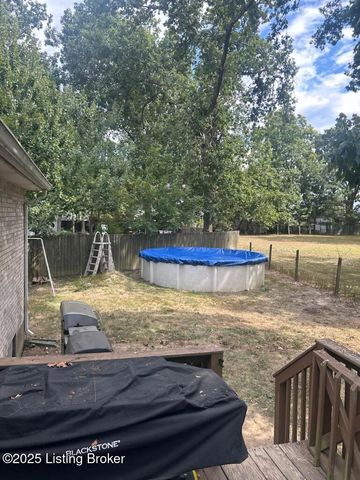 220 Tara Cir, Shepherdsville, KY 40165