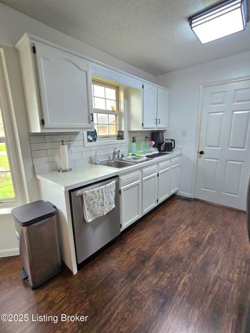 220 Tara Cir, Shepherdsville, KY 40165