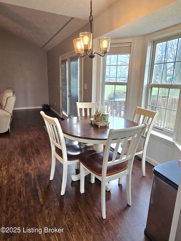 220 Tara Cir, Shepherdsville, KY 40165