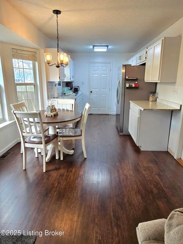 220 Tara Cir, Shepherdsville, KY 40165