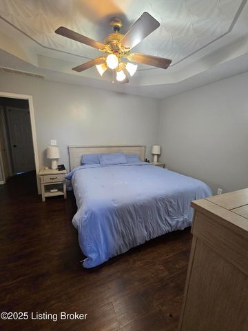 220 Tara Cir, Shepherdsville, KY 40165