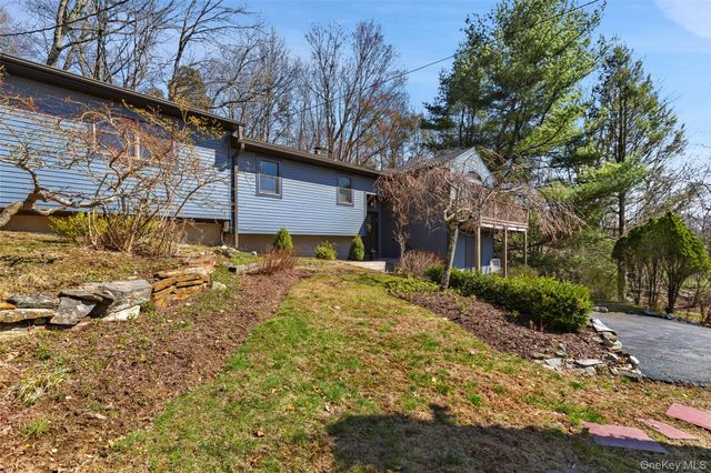 6 Tennis Court Road, Mahopac, NY 10541