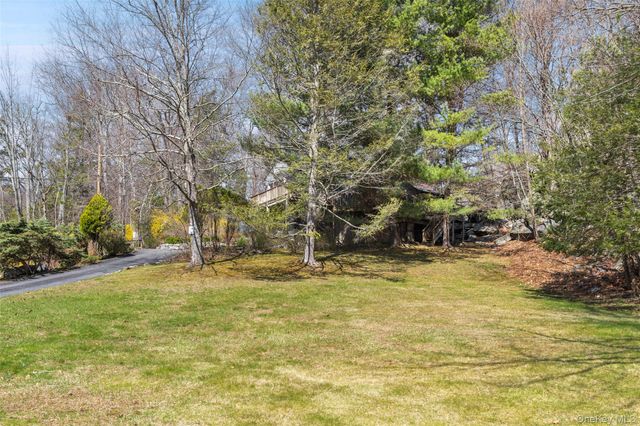 6 Tennis Court Road, Mahopac, NY 10541