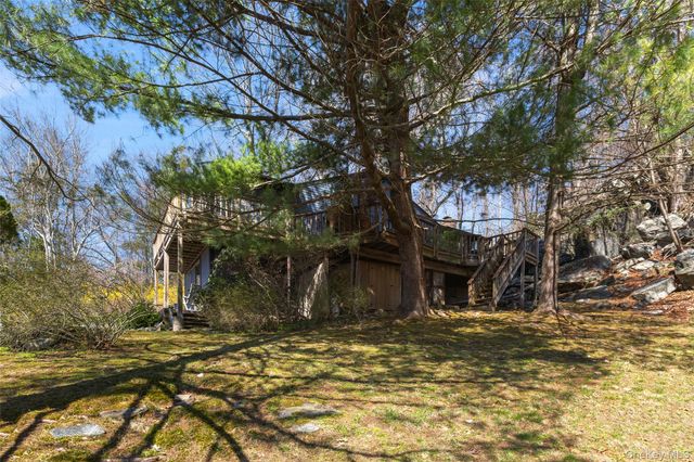 6 Tennis Court Road, Mahopac, NY 10541