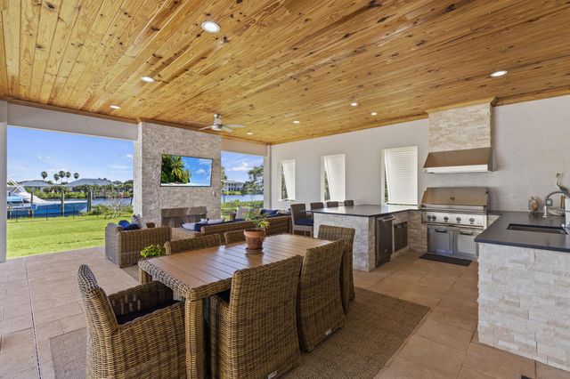 2821 SE North Lookout Boulevard, Port St Lucie, FL 34984