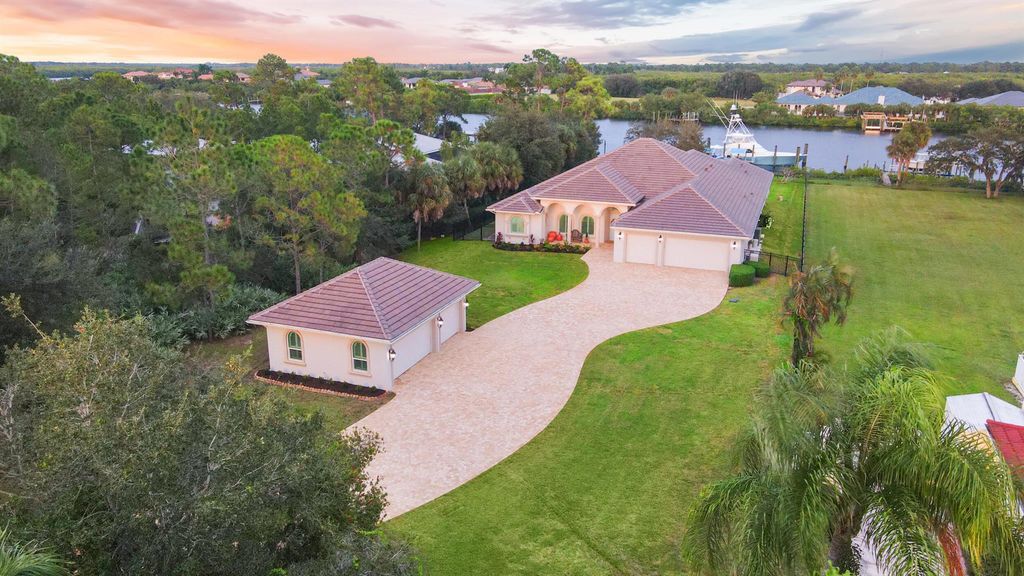 2821 SE North Lookout Boulevard, Port St Lucie, FL 34984