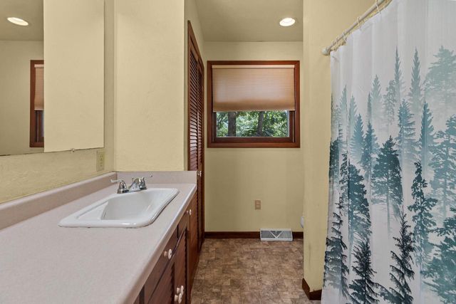 W5834 Bubbling Springs DRIVE, Elkhorn, WI 53121