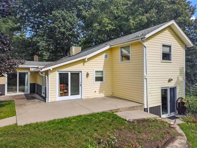 W5834 Bubbling Springs DRIVE, Elkhorn, WI 53121