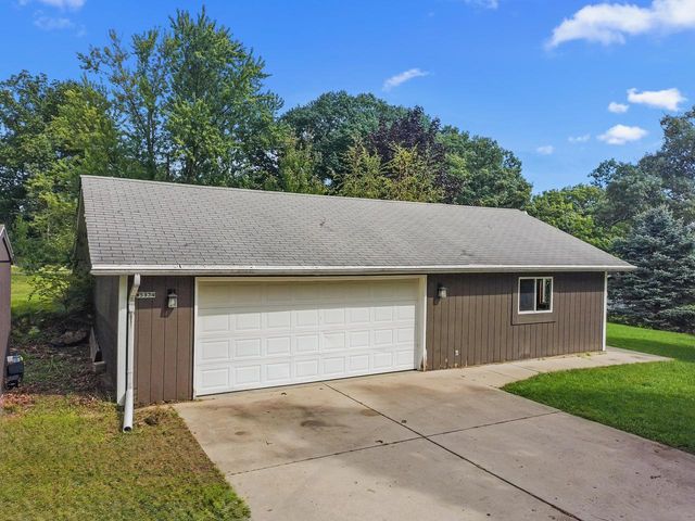 W5834 Bubbling Springs DRIVE, Elkhorn, WI 53121