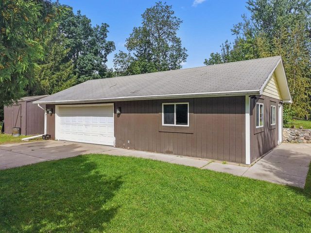 W5834 Bubbling Springs DRIVE, Elkhorn, WI 53121