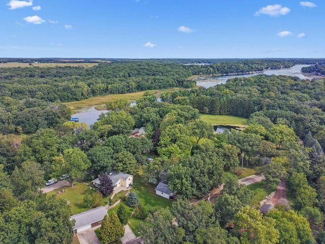 W5834 Bubbling Springs DRIVE, Elkhorn, WI 53121