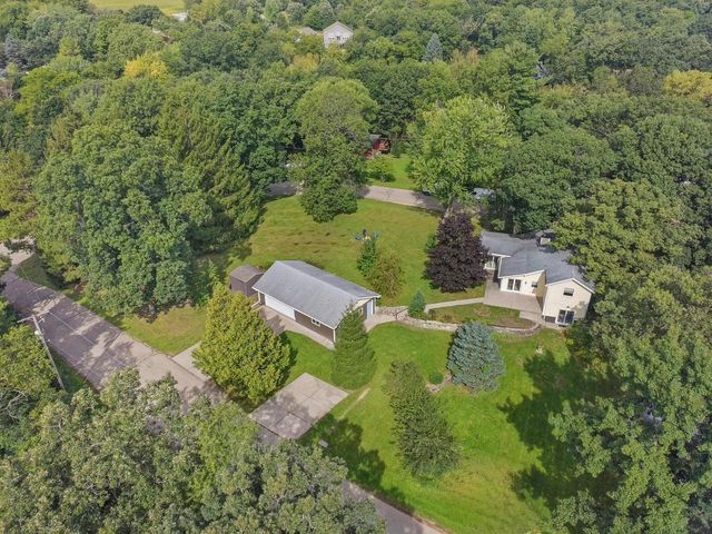 W5834 Bubbling Springs DRIVE, Elkhorn, WI 53121