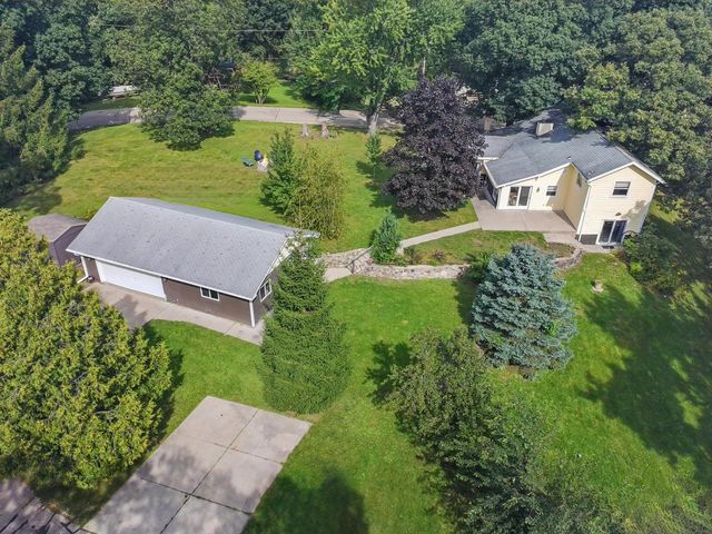 W5834 Bubbling Springs DRIVE, Elkhorn, WI 53121