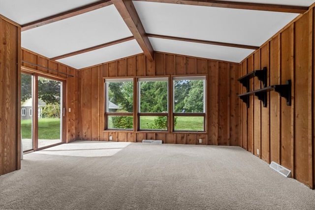 W5834 Bubbling Springs DRIVE, Elkhorn, WI 53121