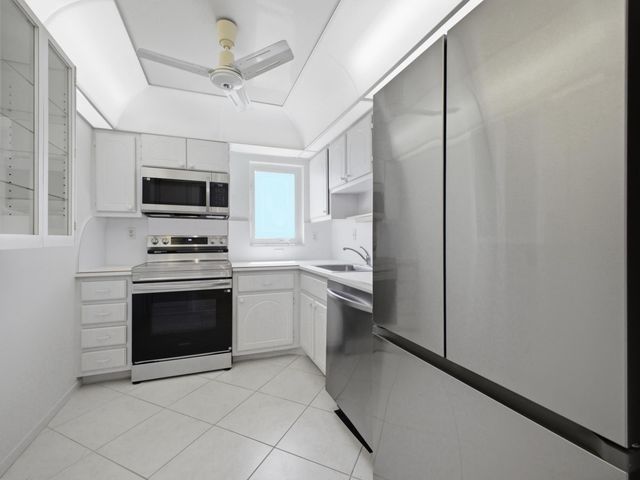 3215 S Ocean Boulevard 911, Highland Beach, FL 33487