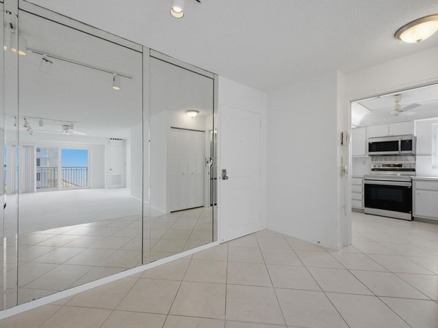 3215 S Ocean Boulevard 911, Highland Beach, FL 33487