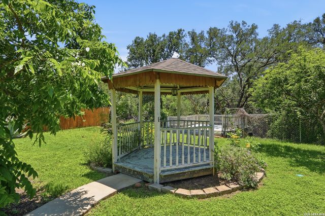 3814 Highcliff Dr, San Antonio, TX 78218