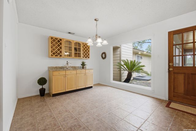 3814 Highcliff Dr, San Antonio, TX 78218