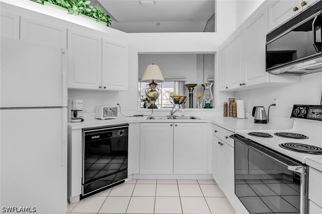 13131 Castle Harbour DR M3, Naples, FL 34110