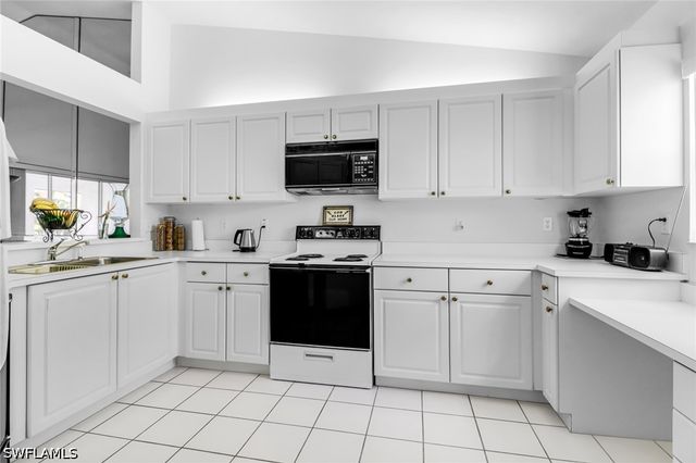 13131 Castle Harbour DR M3, Naples, FL 34110