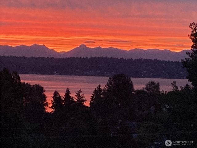 4411 NE 90th Street, Seattle, WA 98115