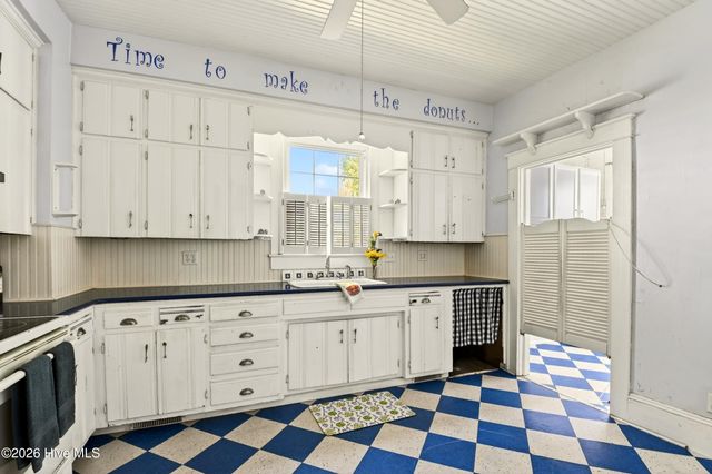 202 N Front Street, Hertford, NC 27944