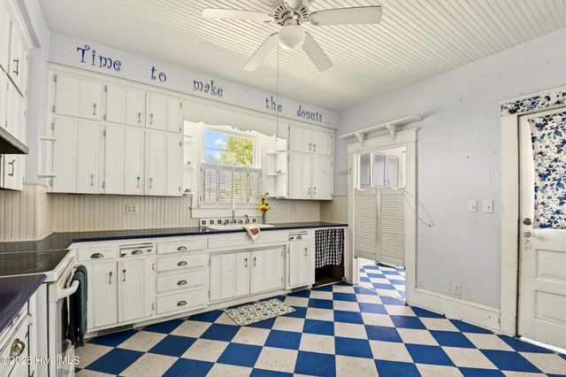 202 N Front Street, Hertford, NC 27944