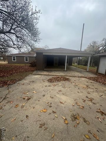 301 W Shawnee Street, Bloomfield, MO 63825