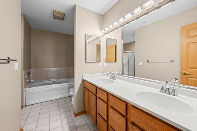 100 N Bokelman Street 330, Roselle, IL 60172