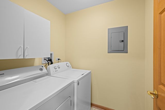 100 N Bokelman Street 330, Roselle, IL 60172