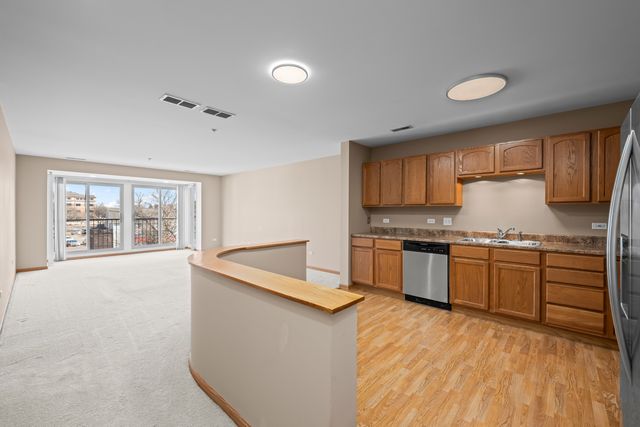 100 N Bokelman Street 330, Roselle, IL 60172