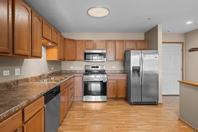 100 N Bokelman Street 330, Roselle, IL 60172