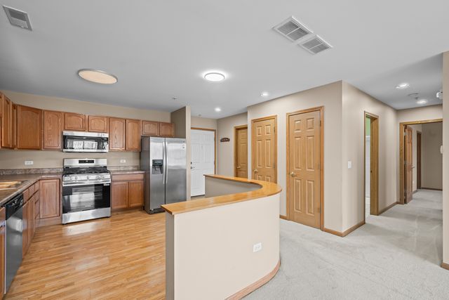 100 N Bokelman Street 330, Roselle, IL 60172