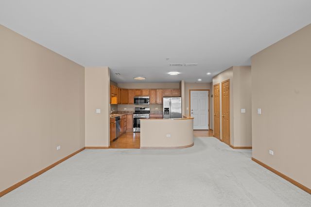 100 N Bokelman Street 330, Roselle, IL 60172