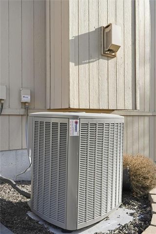 22705 W 72nd Terrace, Shawnee, KS 66227