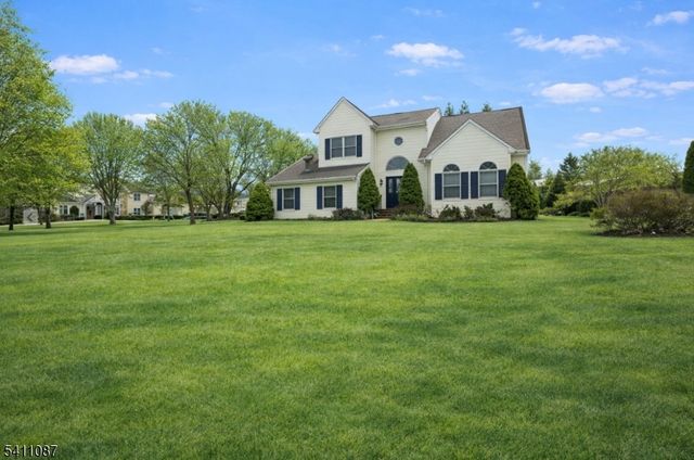 8 Kelly Dr, Roxbury Twp., NJ 07876