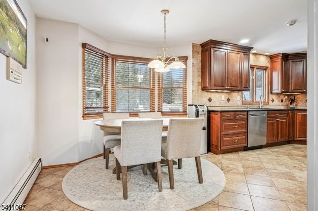 8 Kelly Dr, Roxbury Twp., NJ 07876