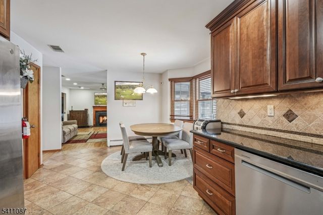 8 Kelly Dr, Roxbury Twp., NJ 07876