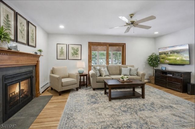 8 Kelly Dr, Roxbury Twp., NJ 07876