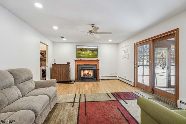 8 Kelly Dr, Roxbury Twp., NJ 07876