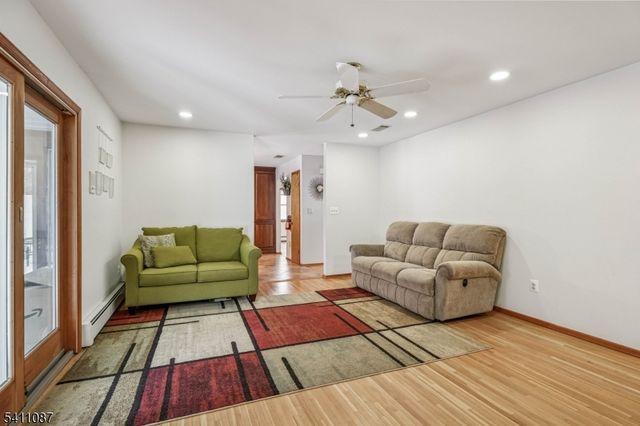 8 Kelly Dr, Roxbury Twp., NJ 07876