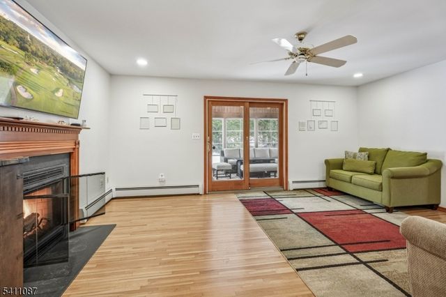 8 Kelly Dr, Roxbury Twp., NJ 07876