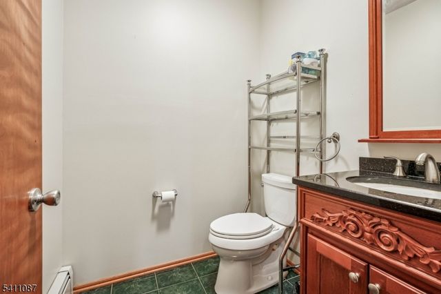 8 Kelly Dr, Roxbury Twp., NJ 07876