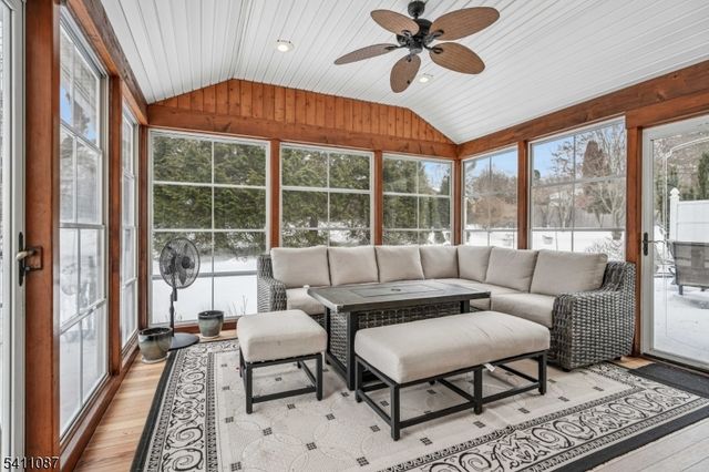 8 Kelly Dr, Roxbury Twp., NJ 07876