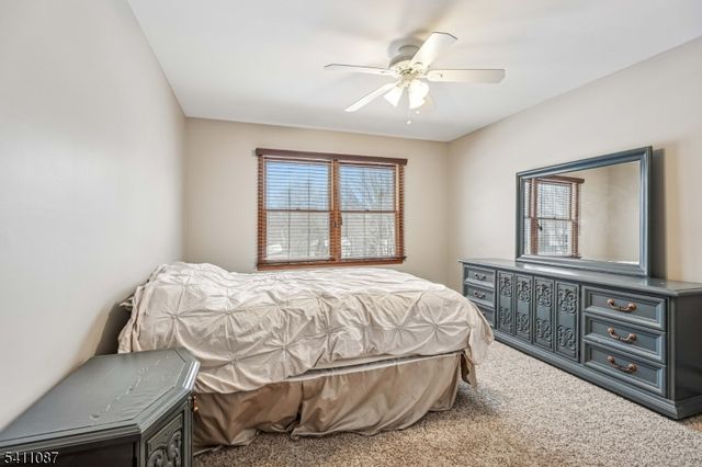 8 Kelly Dr, Roxbury Twp., NJ 07876