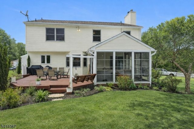 8 Kelly Dr, Roxbury Twp., NJ 07876