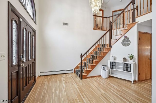 8 Kelly Dr, Roxbury Twp., NJ 07876