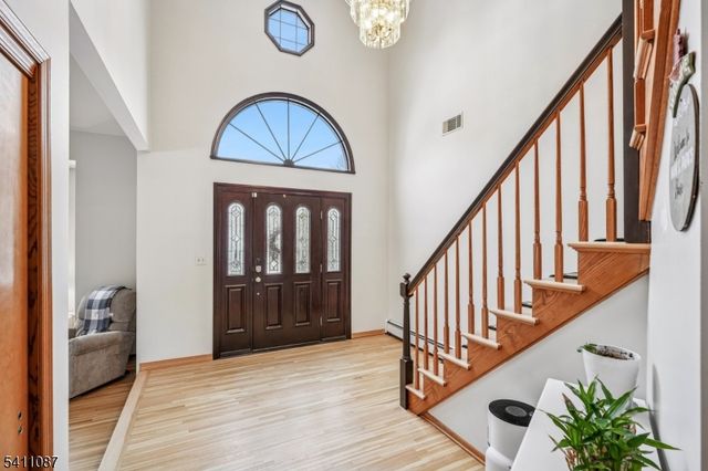 8 Kelly Dr, Roxbury Twp., NJ 07876