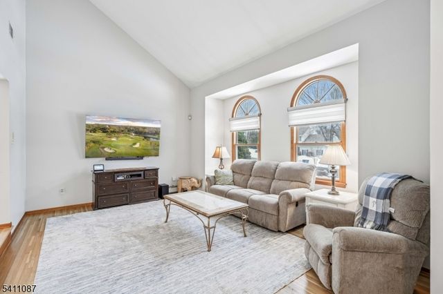 8 Kelly Dr, Roxbury Twp., NJ 07876